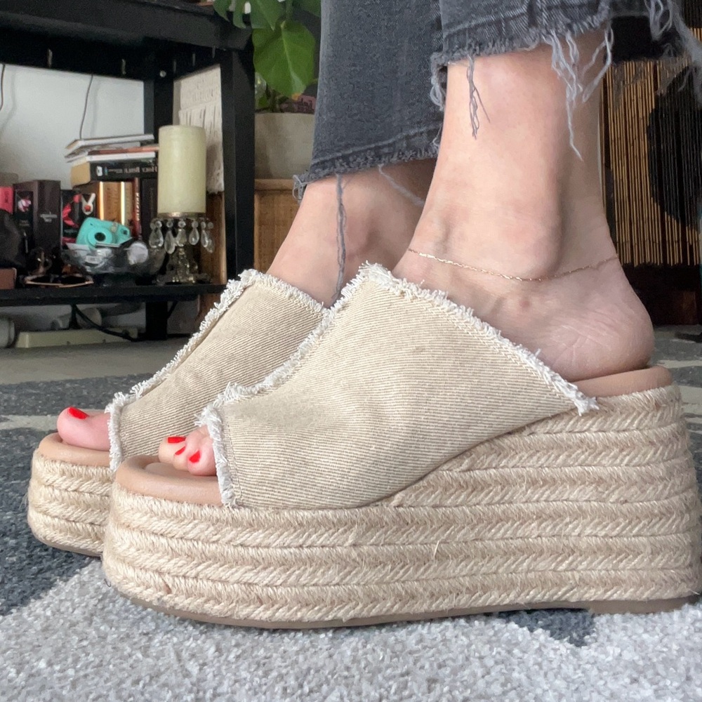 Lucky Brand Beige Frayed Espadrille Platform Slides